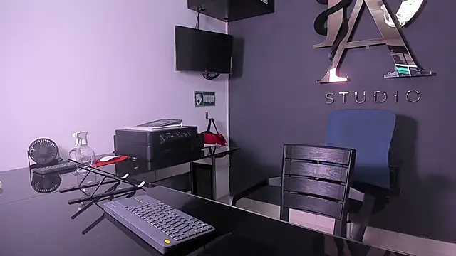 lara and danny online show from September 30, 2025, 1:28 pm