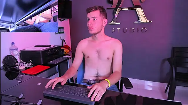 lara and danny online show from September 21, 2025, 4:34 pm