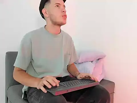 lara and danny online show from October 26, 2025, 7:25 pm