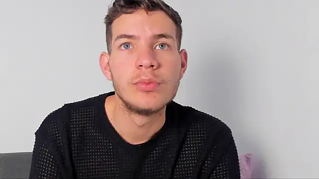 lara and danny online show from November 5, 2025, 1:47 pm