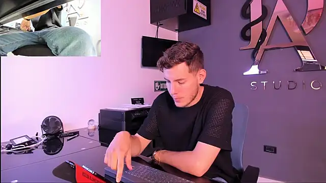 lara and danny online show from September 24, 2025, 4:35 pm