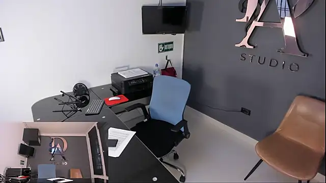 lara and danny online show from September 16, 2025, 7:37 pm