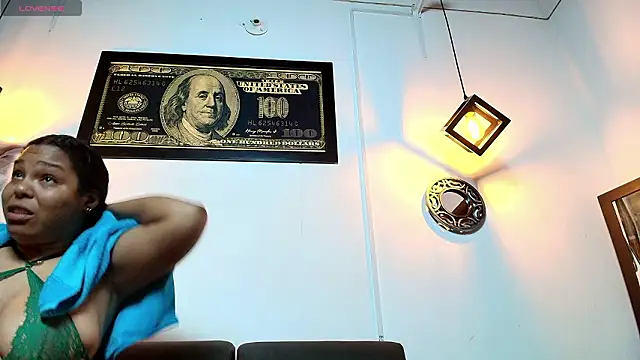 naomi campbel  online show from February 5, 2026, 8:48 pm