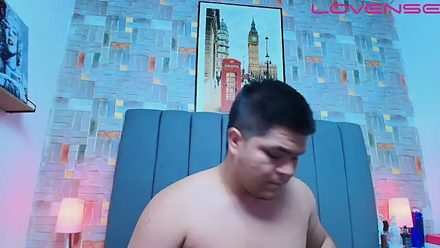 naomi campbel  online show from March 18, 2026, 8:32 pm