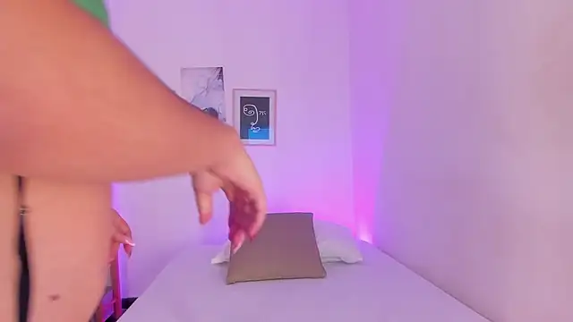 Anastasia lauren online show from March 18, 2026, 7:37 pm