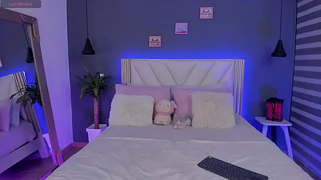 NaishaFord 1 online show from May 19, 2026, 4:52 am