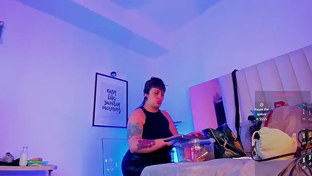 Violett Novoa online show from October 15, 2025, 11:51 am