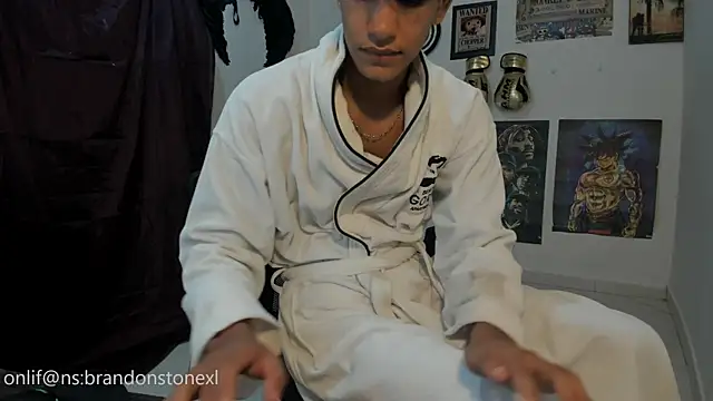 Snapshot of brandonstonexl chatting on October 24, 2025, 9:58 pm brandonstonexl online show from October 24, 2025, 9:58 pm