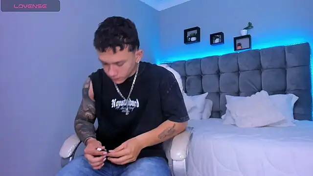 Snapshot of Thomas_moon chatting on January 19, 2026, 11:58 am Thomas moon online show from January 19, 2026, 11:58 am