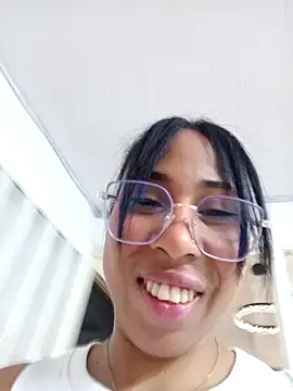 Elowen Clark online show from February 19, 2026, 7:33 pm