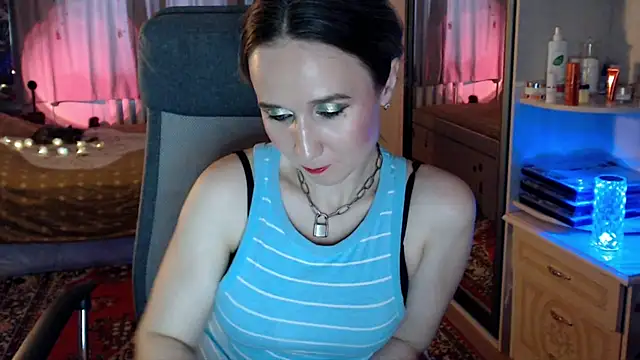 ClassyInna online show from December 17, 2025, 9:03 am