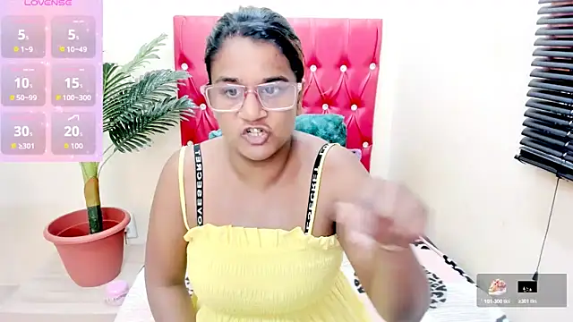 Strawberry Lips online show from November 4, 2025, 5:11 am