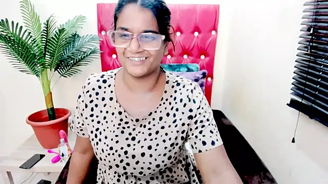 Strawberry Lips online show from November 12, 2025, 4:38 am