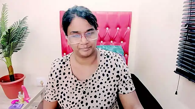 Strawberry Lips online show from November 18, 2025, 4:27 am