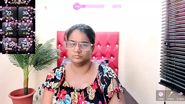 Strawberry Lips online show from November 13, 2025, 4:49 am