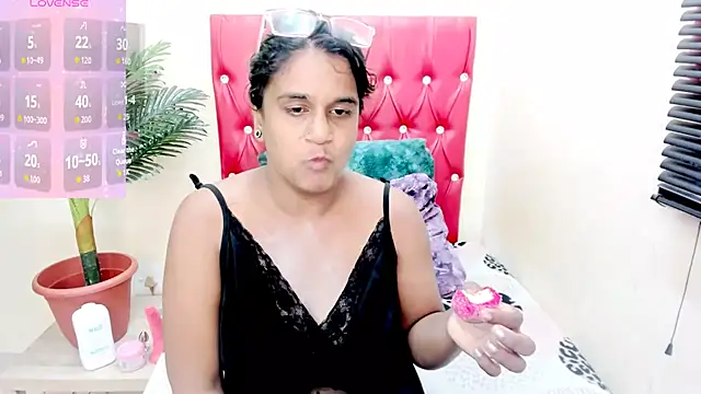 Strawberry Lips online show from November 1, 2025, 5:25 am