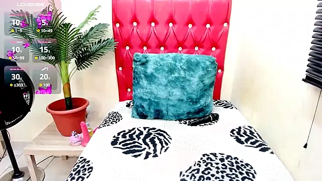 Strawberry Lips online show from October 18, 2025, 5:20 am