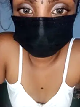 kissy doll online show from October 15, 2025, 7:00 pm