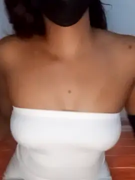 kissy doll online show from November 12, 2025, 7:18 pm