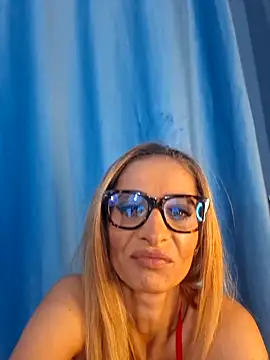 Snapshot of aellabeyonce chatting on October 25, 2025, 11:42 am aellabeyonce online show from October 25, 2025, 11:42 am