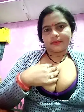 Hot komal1 online show from November 13, 2025, 7:40 pm