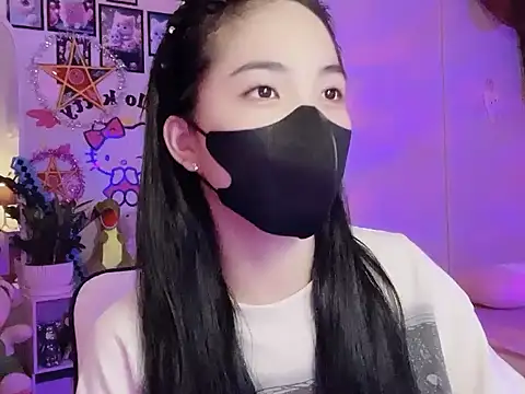 keelinnn19 online show from October 5, 2025, 8:21 pm