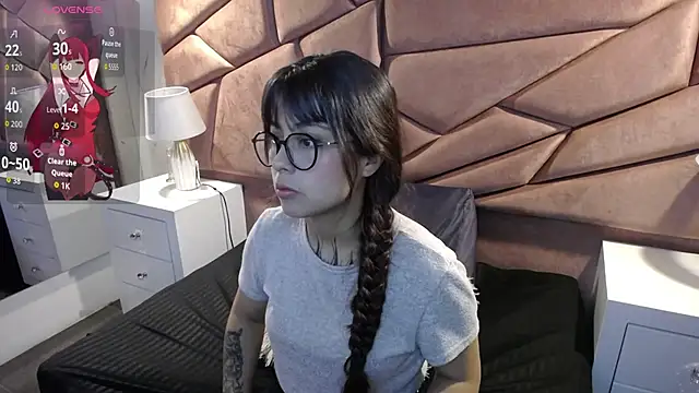 sophiaa 7 online show from September 15, 2025, 11:21 am