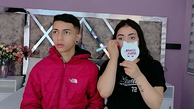 NickandAbby  online show from November 30, 2025, 12:17 pm