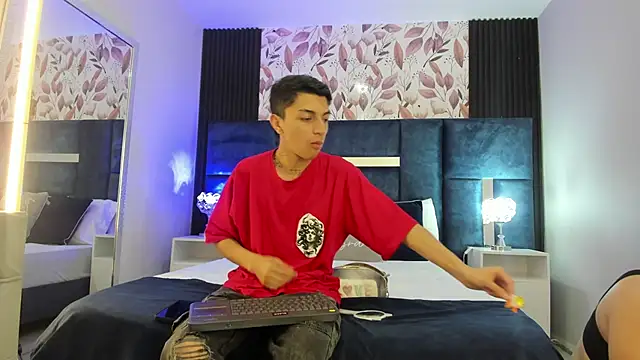 Snapshot of NickandAbby_ chatting on January 31, 2026, 7:12 pm NickandAbby online show from January 31, 2026, 7:12 pm