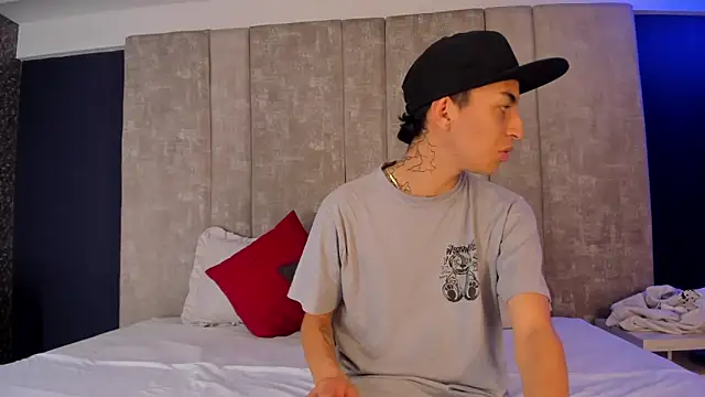 NickandAbby  online show from March 31, 2026, 7:05 pm