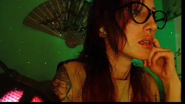 KiotoShine online show from December 3, 2025, 9:14 pm