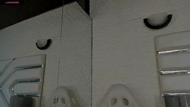 Snapshot of TatiLee chatting on February 24, 2026, 6:09 pm TatiLee online show from February 24, 2026, 6:09 pm