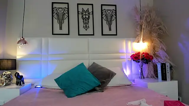 Viollet xoxo online show from November 12, 2025, 8:12 pm