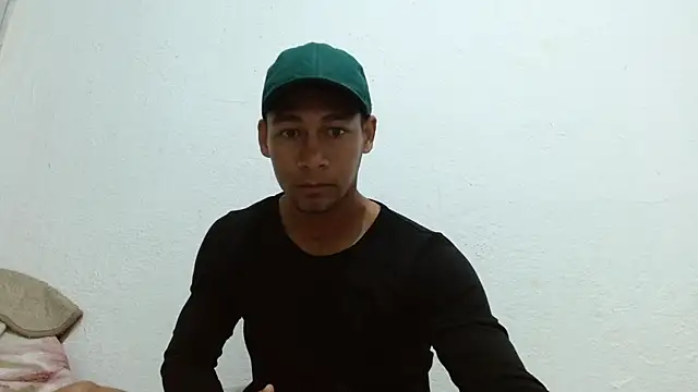 Snapshot of RyanLeon01 chatting on July 11, 2026, 9:26 pm RyanLeon01 online show from July 11, 2026, 9:26 pm