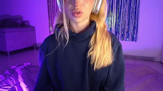 Alina Lee t online show from October 22, 2025, 2:22 am