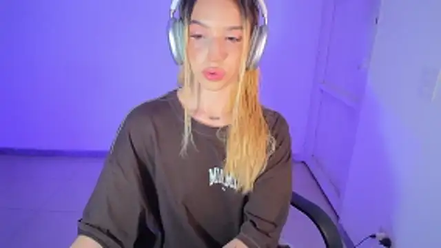 Alina Lee t online show from November 28, 2025, 2:45 am