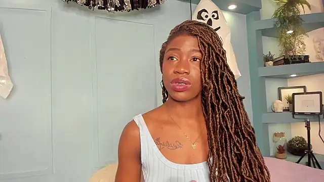 MichellePose online show from October 4, 2025, 12:39 pm