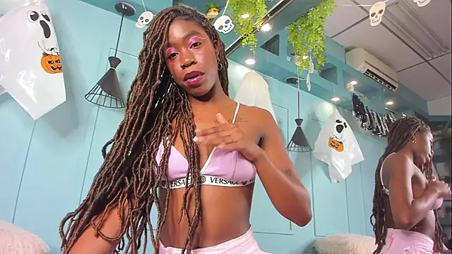 MichellePose online show from October 22, 2025, 12:48 pm