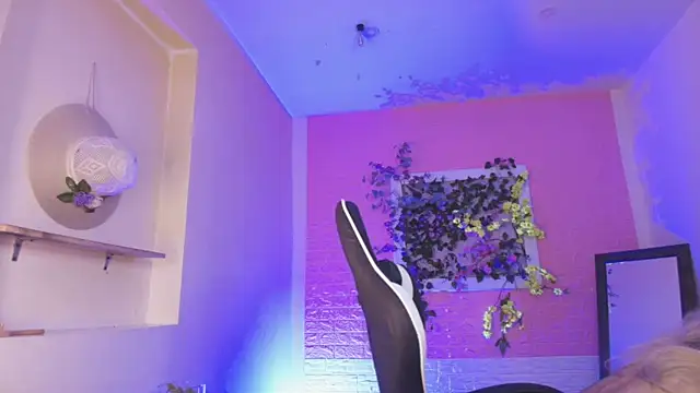 Katy bratz  online show from September 18, 2025, 2:58 am