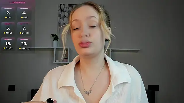 Julliakoill online show from November 20, 2025, 8:26 am