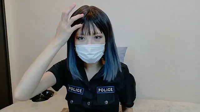 sarina at online show from October 29, 2025, 9:30 am