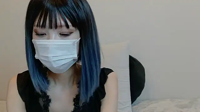 sarina at online show from April 11, 2026, 7:27 am