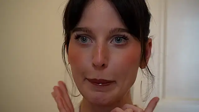 ellaa91 online show from December 2, 2025, 12:29 pm