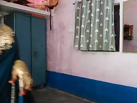 ROSE GOLDE online show from October 11, 2025, 2:18 pm