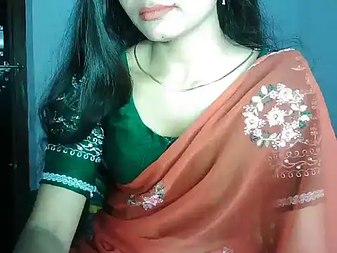 Snapshot of ROSE_GOLDE chatting on February 11, 2026, 6:30 pm ROSE GOLDE online show from February 11, 2026, 6:30 pm