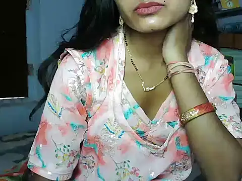 ROSE GOLDE online show from June 16, 2026, 10:37 am