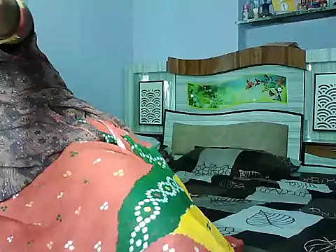 ROSE GOLDE online show from June 10, 2026, 2:51 pm