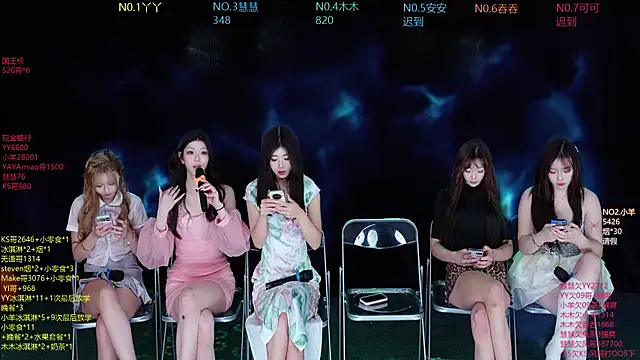 EYgirl222 online show from November 3, 2025, 8:18 am