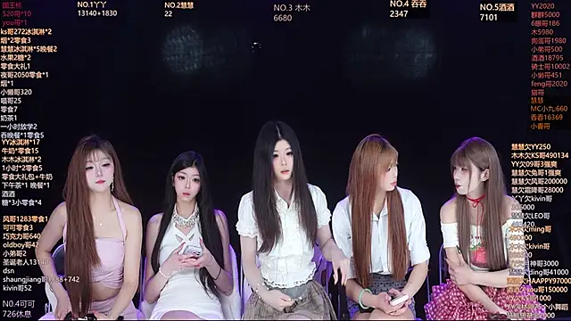 EYgirl222 online show from March 28, 2026, 7:31 am