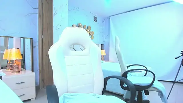 BabyAngel18  online show from October 18, 2025, 3:30 am